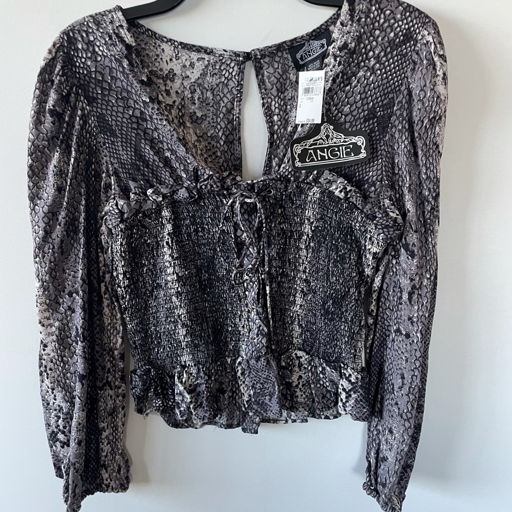 NWT Cavenders snakeskin crop top